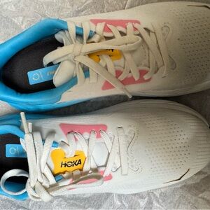 Hoka Arahi 7
